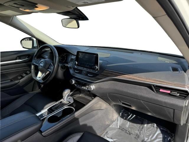 Photo of 2022 White Nissan Altima