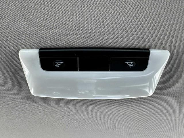 Photo of 2022 White Nissan Altima