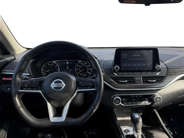 Photo of 2022 White Nissan Altima