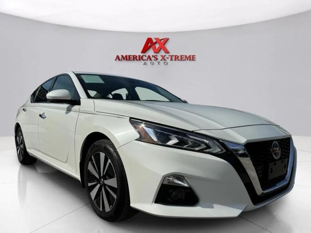 Photo of 2022 White Nissan Altima