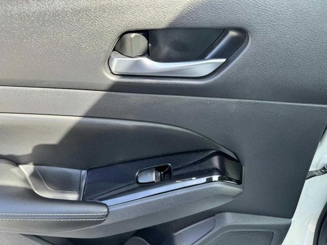 Photo of 2022 White Nissan Altima