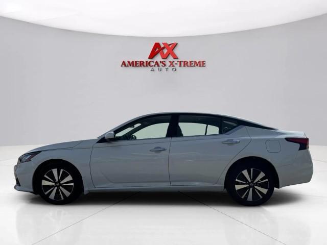 Photo of 2022 White Nissan Altima