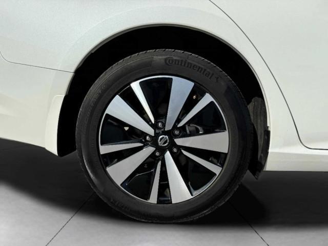 Photo of 2022 White Nissan Altima