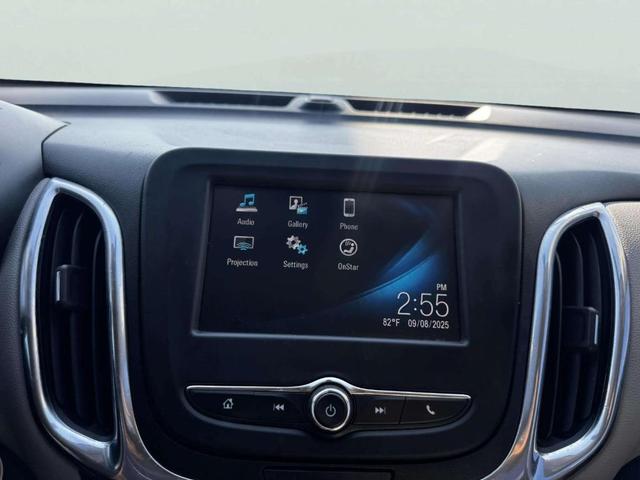 Photo of 2018 Summit White Chevrolet Equinox