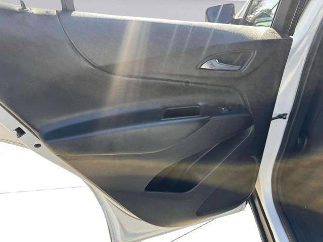 Photo of 2018 Summit White Chevrolet Equinox