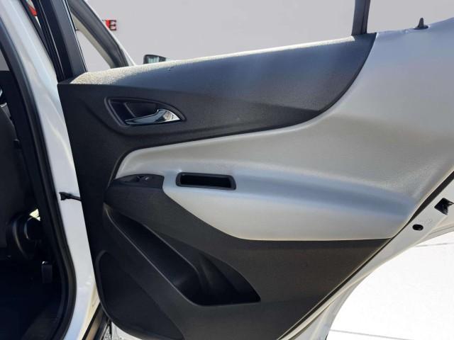 Photo of 2018 Summit White Chevrolet Equinox