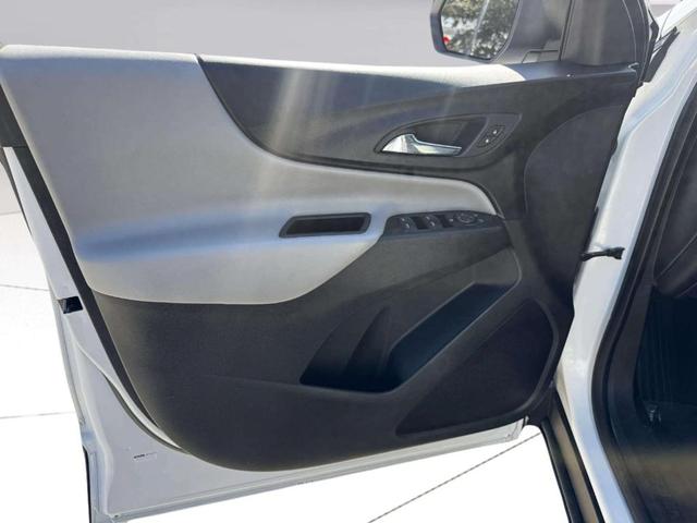 Photo of 2018 Summit White Chevrolet Equinox