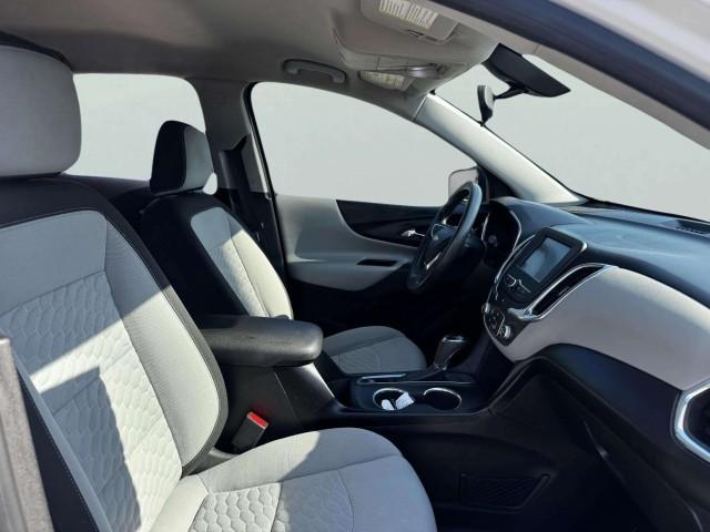 Photo of 2018 Summit White Chevrolet Equinox