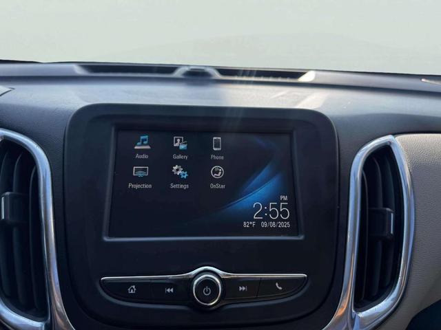 Photo of 2018 Summit White Chevrolet Equinox