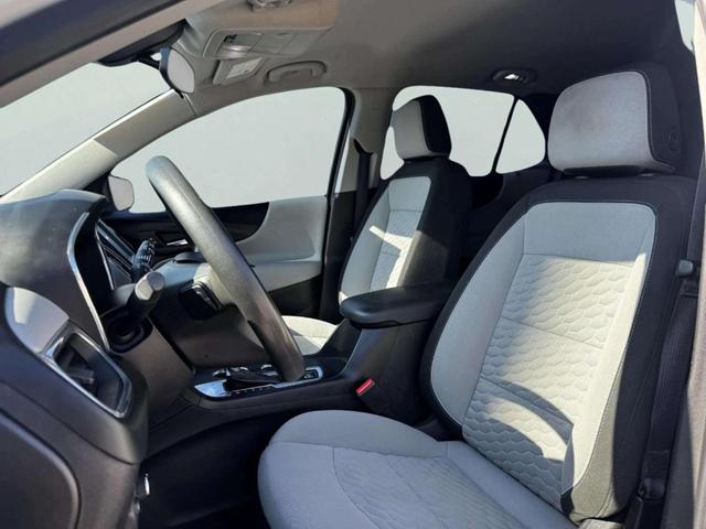 Photo of 2018 Summit White Chevrolet Equinox