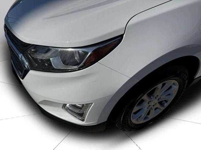 Photo of 2018 Summit White Chevrolet Equinox