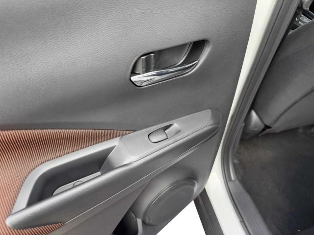 Photo of 2024 Aspen White Nissan Kicks