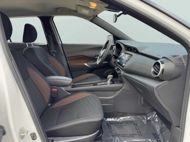 Photo of 2024 Aspen White Nissan Kicks