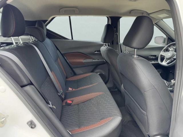 Photo of 2024 Aspen White Nissan Kicks