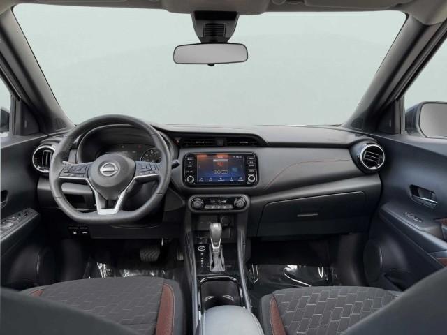 Photo of 2024 Aspen White Nissan Kicks