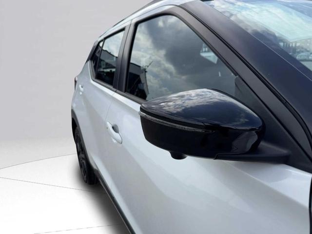 Photo of 2024 Aspen White Nissan Kicks