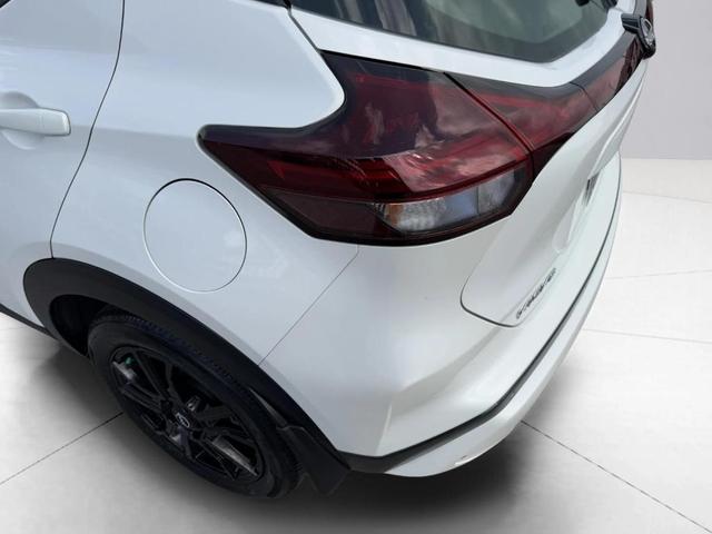 Photo of 2024 Aspen White Nissan Kicks