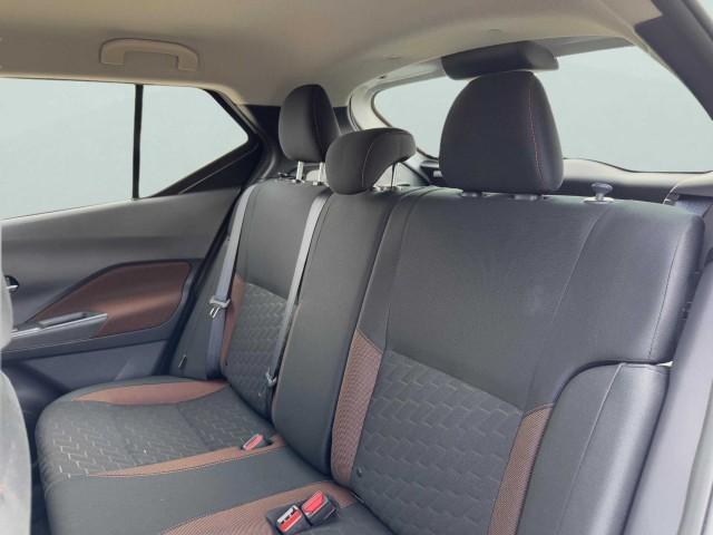 Photo of 2024 Aspen White Nissan Kicks