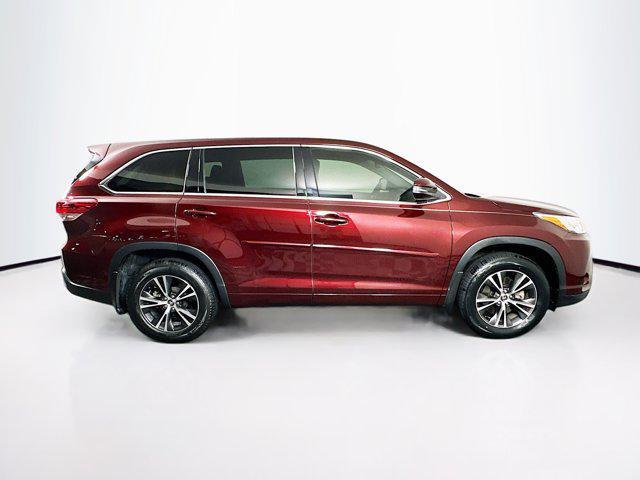 Photo of 2018 Ooh La La Rouge Mica Toyota Highlander