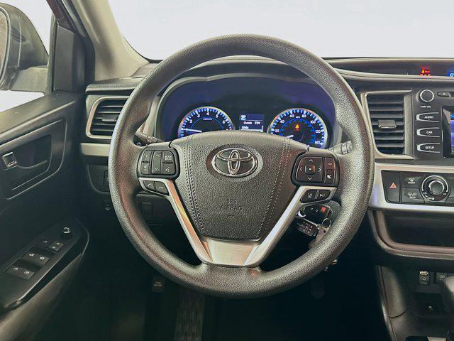 Photo of 2018 Ooh La La Rouge Mica Toyota Highlander