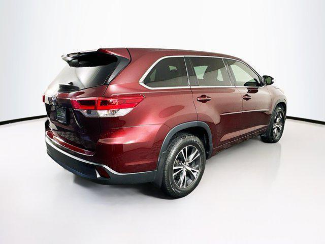 Photo of 2018 Ooh La La Rouge Mica Toyota Highlander
