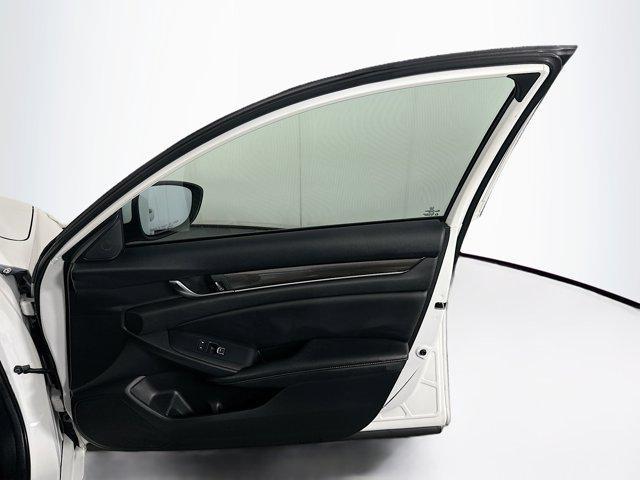 Photo of 2019 Platinum White Pearl Honda Accord
