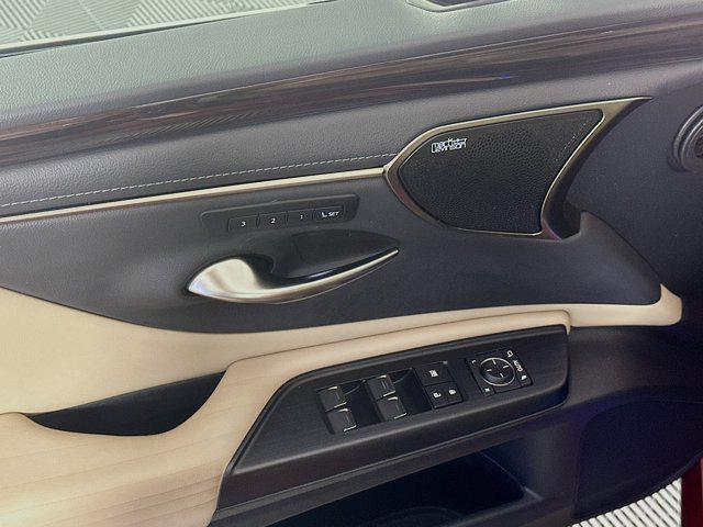 Photo of 2021 Matador Red Mica Lexus ES 300h