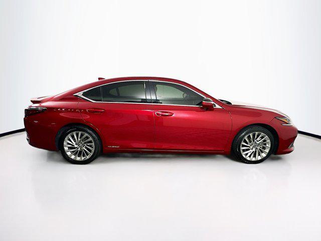 Photo of 2021 Matador Red Mica Lexus ES 300h