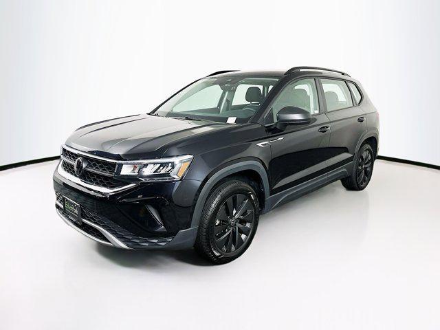 Photo of 2024 Platinum Gray Metallic Volkswagen Taos