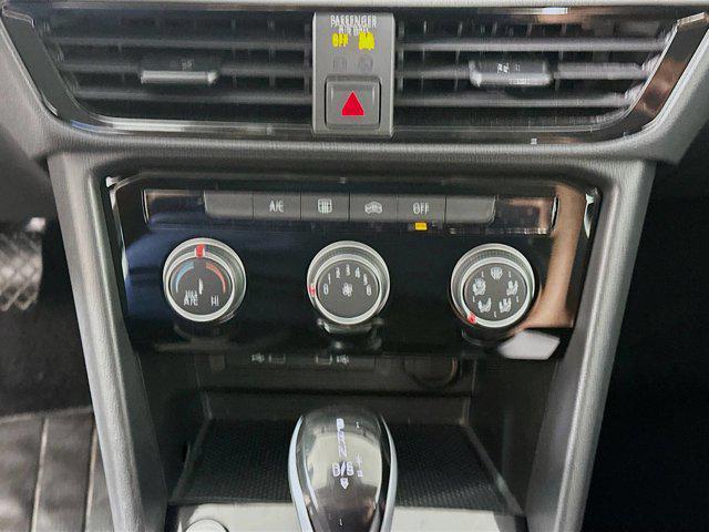 Photo of 2024 Platinum Gray Metallic Volkswagen Taos