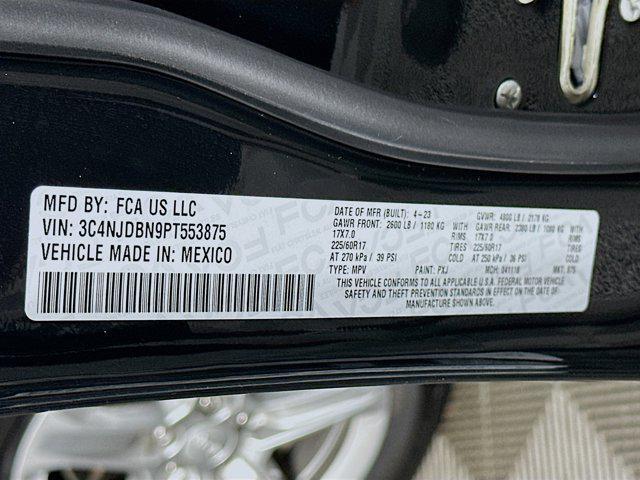 Photo of 2023 Diamond Black Crystal Pearlcoat Jeep Compass