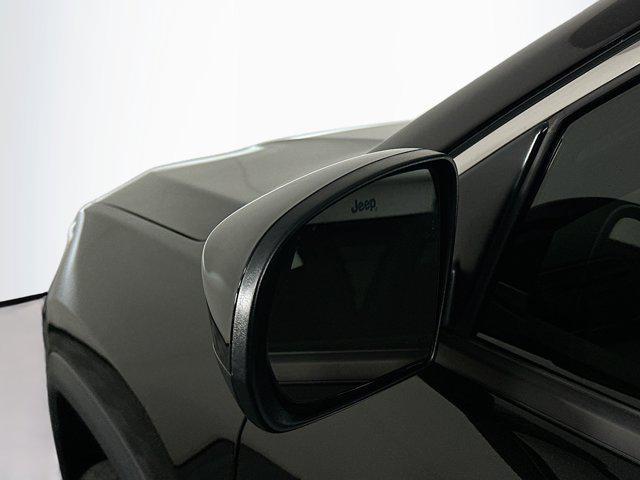 Photo of 2023 Diamond Black Crystal Pearlcoat Jeep Compass