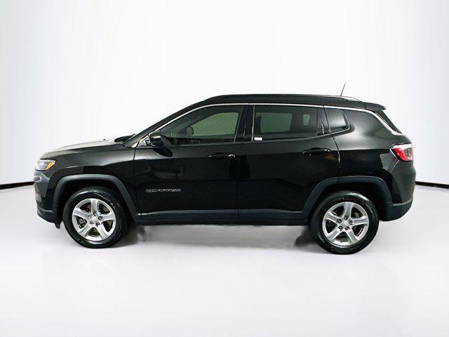 Photo of 2023 Diamond Black Crystal Pearlcoat Jeep Compass