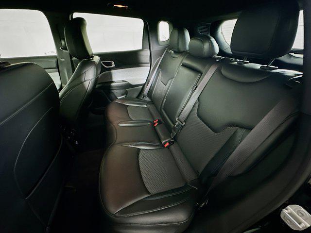 Photo of 2023 Diamond Black Crystal Pearlcoat Jeep Compass