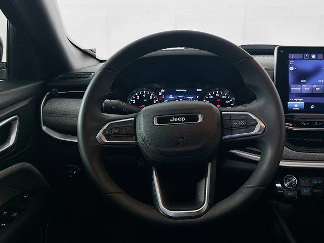 Photo of 2023 Diamond Black Crystal Pearlcoat Jeep Compass