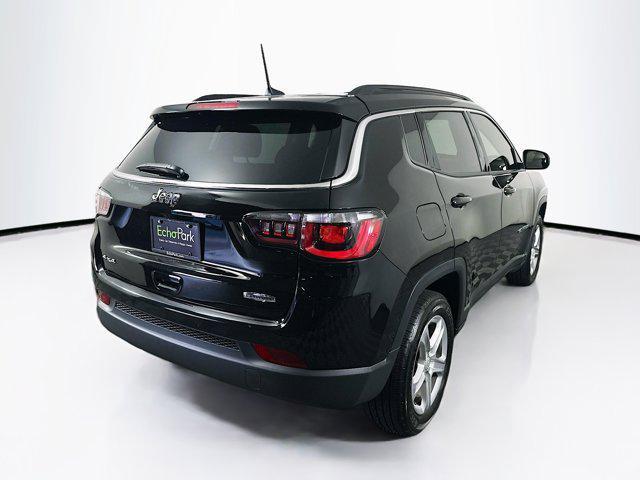 Photo of 2023 Diamond Black Crystal Pearlcoat Jeep Compass