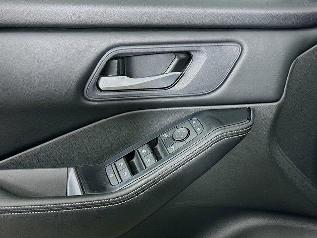 Photo of 2024 Gun Metallic Nissan Rogue