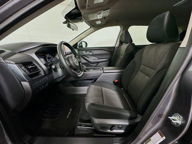 Photo of 2024 Gun Metallic Nissan Rogue