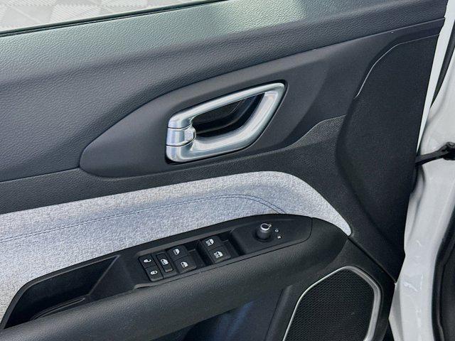 Photo of 2022 Bright White Clearcoat Jeep Compass