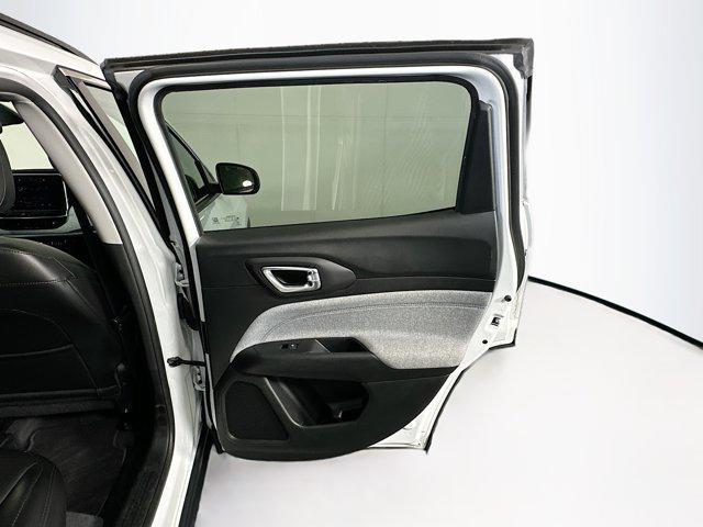 Photo of 2022 Bright White Clearcoat Jeep Compass