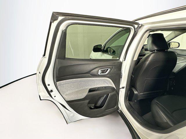 Photo of 2022 Bright White Clearcoat Jeep Compass