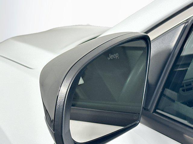 Photo of 2022 Bright White Clearcoat Jeep Compass