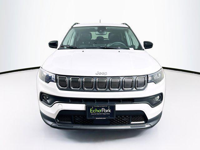 Photo of 2022 Bright White Clearcoat Jeep Compass