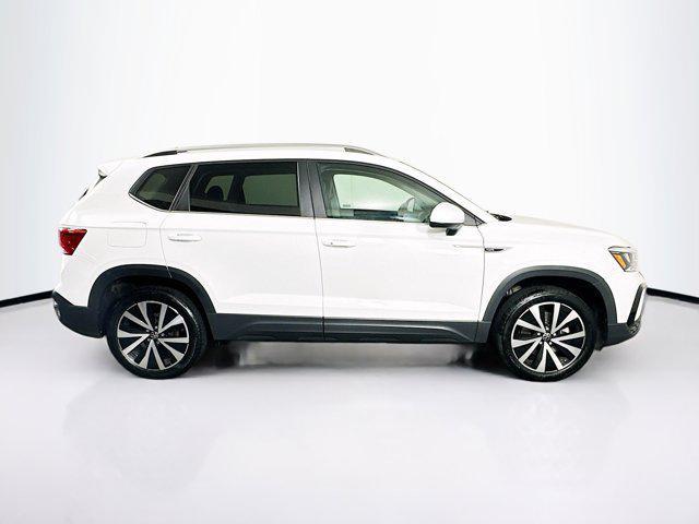 Photo of 2024 Pure White Volkswagen Taos
