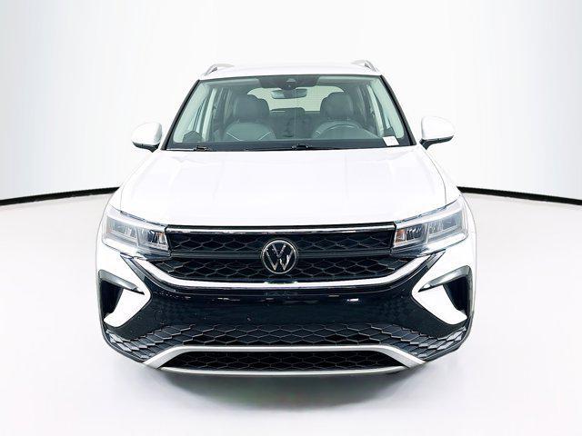 Photo of 2024 Pure White Volkswagen Taos