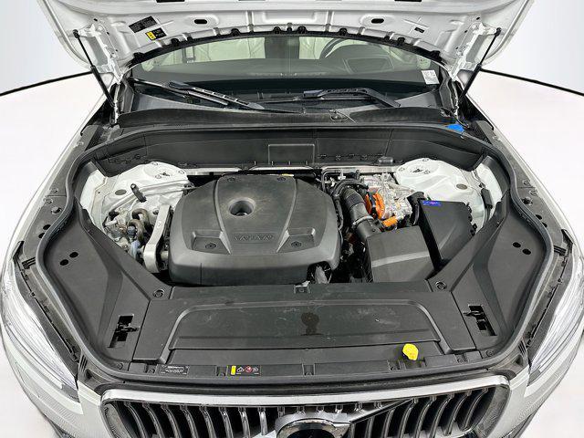 Photo of 2023 Crystal White Metallic Volvo XC90 Recharge Plug-In Hybrid
