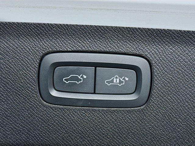 Photo of 2023 Crystal White Metallic Volvo XC90 Recharge Plug-In Hybrid