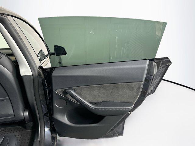 Photo of 2022 Deep Blue Metallic Tesla Model Y