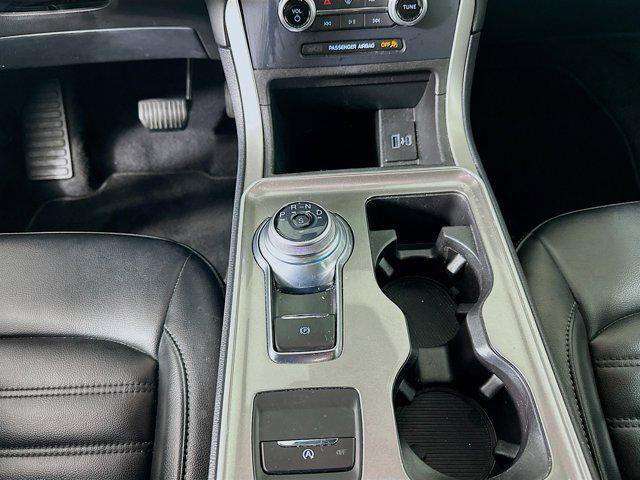 Photo of 2023 Oxford White Ford Edge