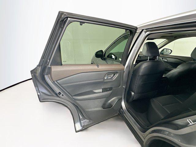 Photo of 2022 Gun Metallic Nissan Rogue